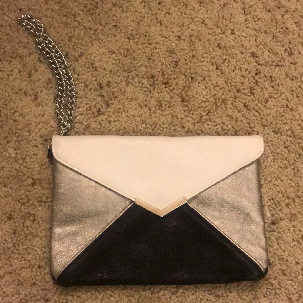 Express clutch🖤🤍🖤